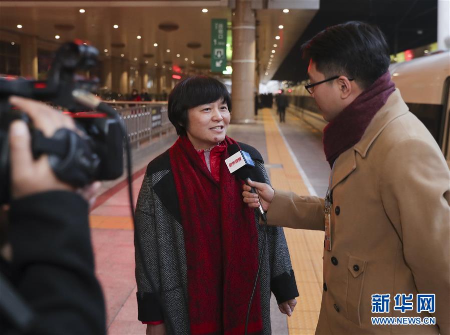 (两会)(3)出席全国政协十三届二次会议的委员陆续抵京