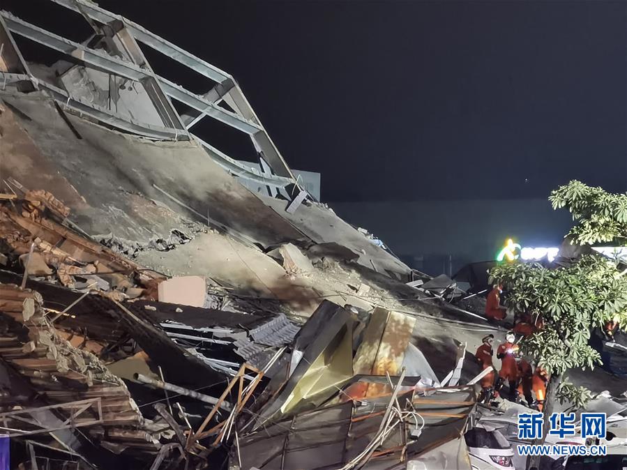 #(突发事件)(4)福建泉州一酒店坍塌 已救出33人