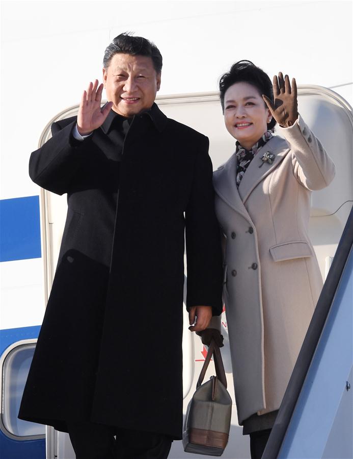 4月4日,国家主席习近平乘专机抵达赫尔辛基,开始对芬兰共和国进行国事访问。这是习近平和夫人彭丽媛步出舱门。 bbin宝盈社记者 饶爱民 摄 4月4日,国家主席习近平乘专机抵达赫尔辛基,开始对芬兰共和国进行国事访问。这是习近平和夫人彭丽媛步出舱门。 bbin宝盈社记者 饶爱民 摄