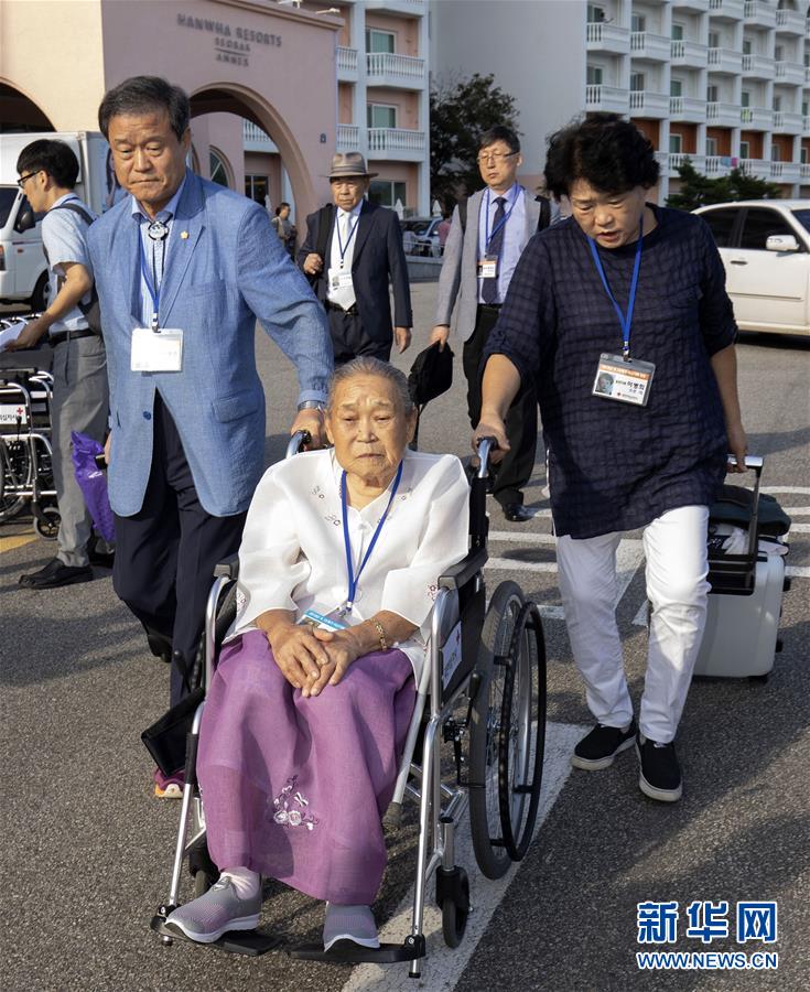 (国际)(2)韩国离散亲属赴朝参加团聚活动